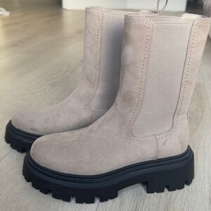 Stylish Tan Women's Boots